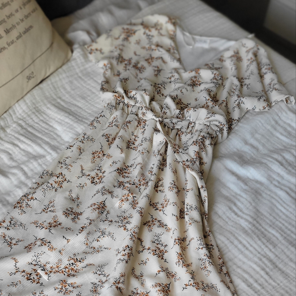 Sienna Sky Beautiful Cream Floral Butterfly Sleeve Dress